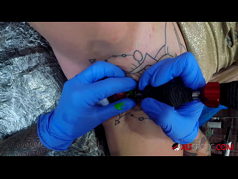 ❤️ Estremamente tatuato hottie Sully Savage ottenuto un tatuaggio sul suo clitoride ❤❌ Porno duroal it.image-kassir.ru ❌